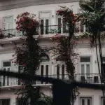 Historisches weißes Gebäude in der Altstadt von Panama City