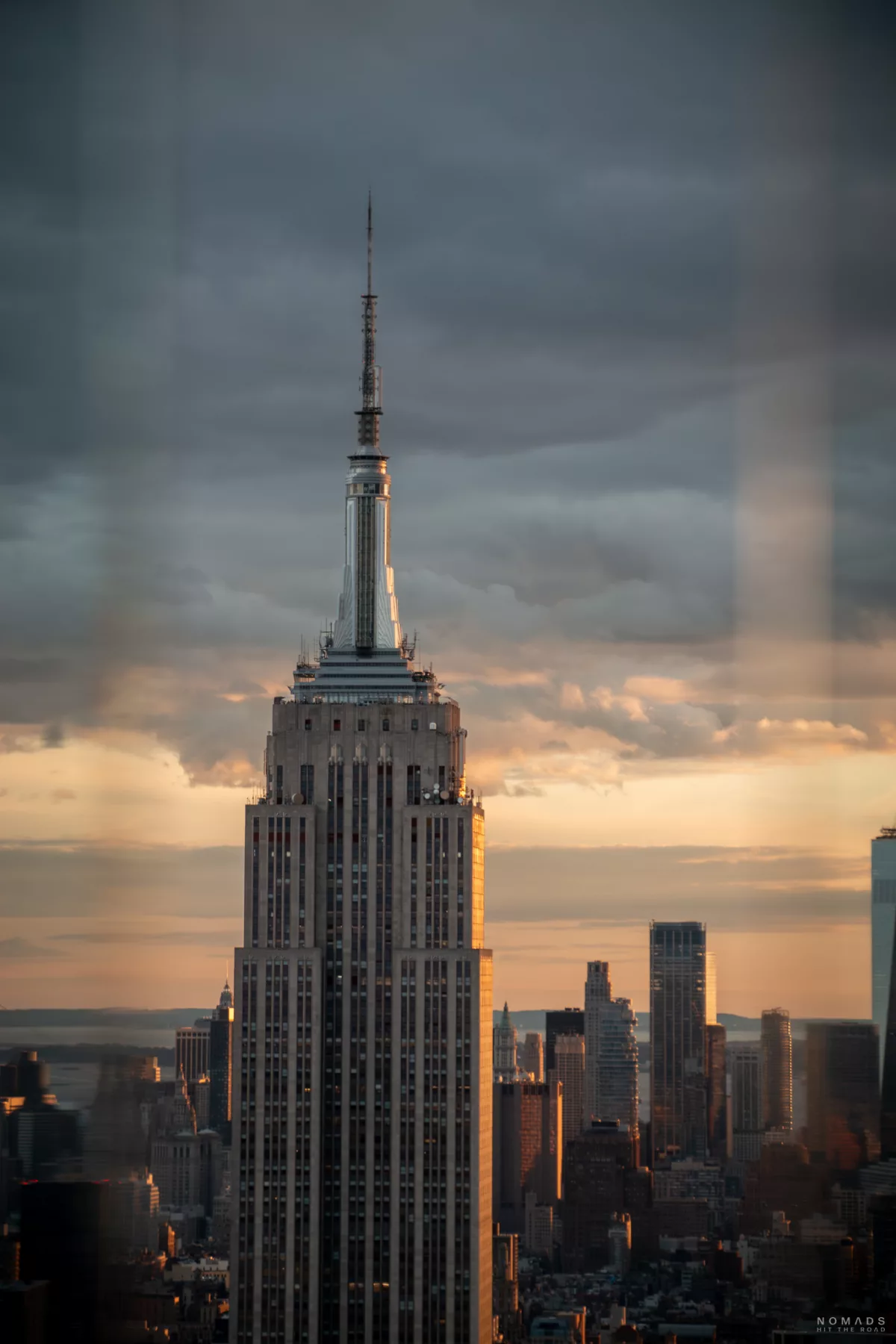 Blick auf das Empire State Building bei Sonnenuntergang auf New York City Reise