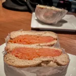 Vielfältigkeit der verschiedenen Essens-Kulturen in New York City: Lachs Bagel