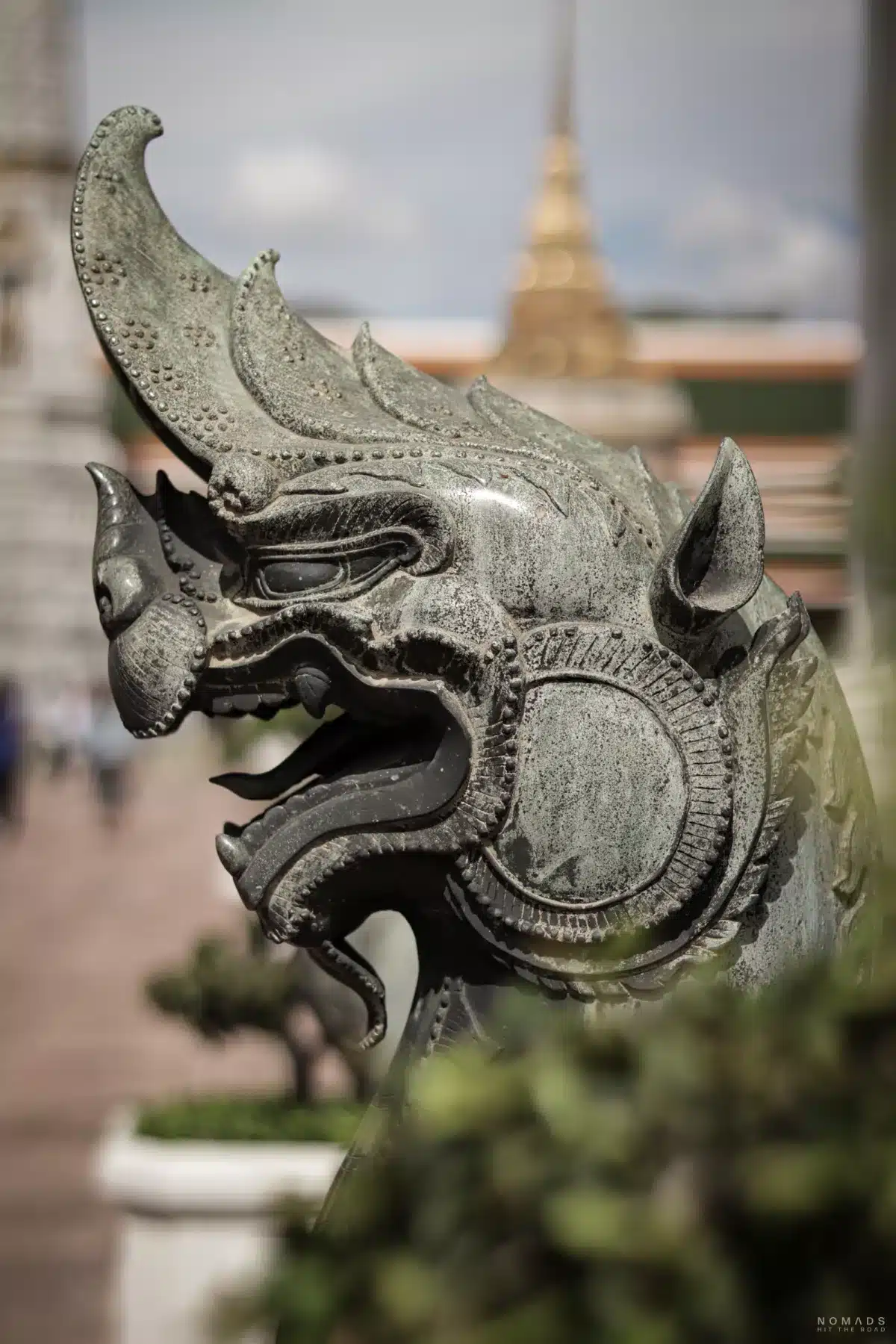 Drachen-Statue im Wat Pho auf einem Kurztrip in Bangkok