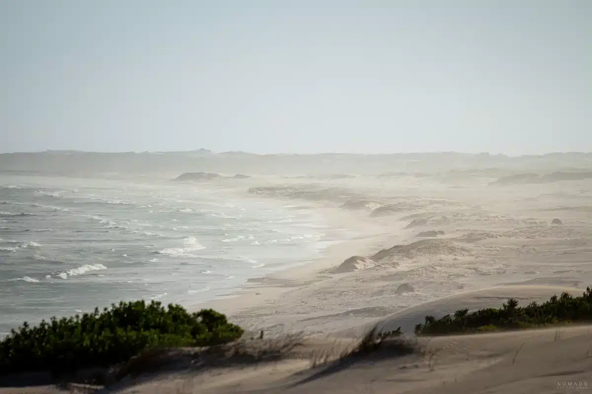 Ausblick von Düne auf Meer und Strand im De Hoop Nature Reserve auf der Garden Route