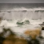 Rauer See an der Atlantik Küste in Asturien