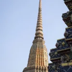 Verzierter Turm in Wat Pho in Bangkok