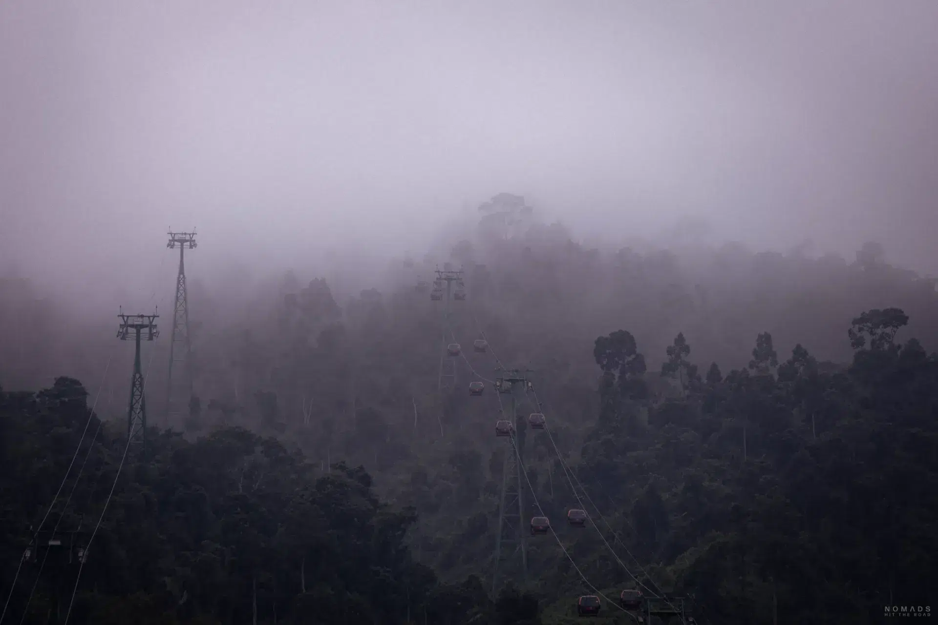 Seilbahn im Nebel in Sunworld Ba Na Hills Vietnam