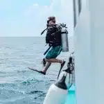 Der Sprung ins Wasser und auf den Malediven tauchen