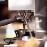 Siebträger Zubereitung eines vietnamesischen Kaffees