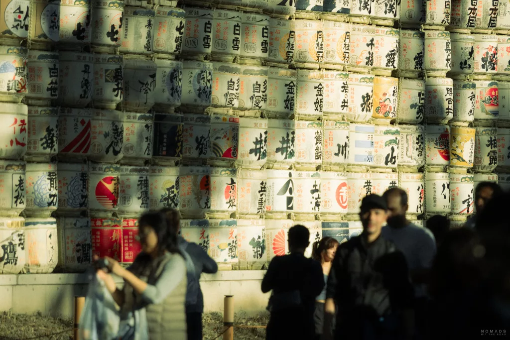 Sake-Fässer am Meiji-Schrein in Shibuya, Tokio