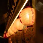 Leuchtende Girlanden in Shibuya