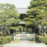 Blick durch den Garten des Kennin-ji-Tempel in Gion