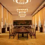 Blick in eines der prunkvollen Besprechungszimmer des Wiedervereinigungspalastes in Saigon