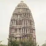 Blick auf das höchste Bauwerk des Wat Ratchaburana