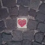 Mosaik Stein mit Herz Motiv