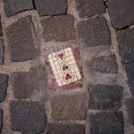 Mosaik Stein mit einer Herz Spielkarte