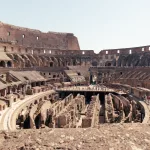 Kolosseum in Rom von innen mit Blick auf die Arena