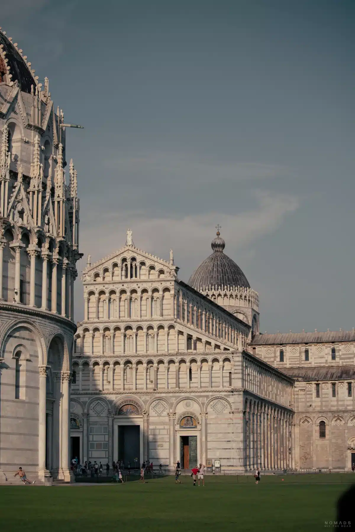 Das Baptisterium, Dom und schiefe Turm in Pisa im Piazza dei Miracoli