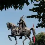 Albanien Tirana Skanderbeg Platz 3 Tirana: 5 wichtige Sehenswürdigkeiten, spannende Tipps und Geschichte der Stadt