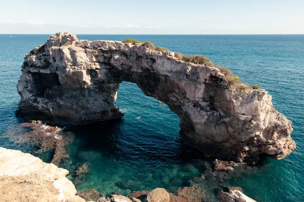 Felsbogen Es Pontas im Mittelmeer auf Mallorca
