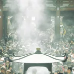 Weihrauchbrenner vor der Haupthalle des Senso-Ji Tempel