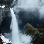 Wasserfall Helmcken Falls im Wells Gray Park in British Columbia