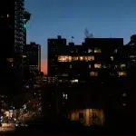 Blick auf Hochhäuser während des frühen Sonnenaufgangs in Beltline