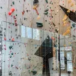 Kletterwand im Elevation Place in Canmore