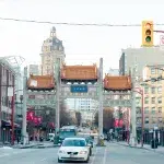 Straße mit Gate zu Chinatown
