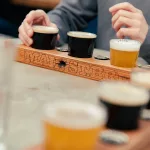 Bierverkostung in der Main Street Brewing mit verschiedenen Biersorten