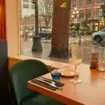 Gedeckter Tisch in einem Restaurant in Vancouver