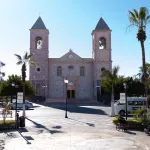 Kathedrale Nuestra Señora de La Paz in der Morgensonne, gesehen vom Platz Jardín Velazco in der Altstadt von La Paz, Mexiko.