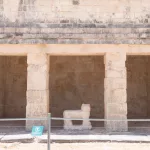 Statue eines Jaguars im Tempel der Jaguare
