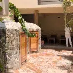 Schwitzhütte und Mitarbeitende für eine Temazcal Zeremonie