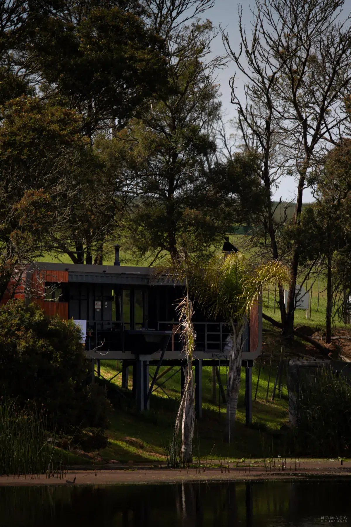 Bungalow von Buff & Fellow am Teich