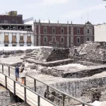 Ruinen des Templo Mayor mitten in Mexiko City