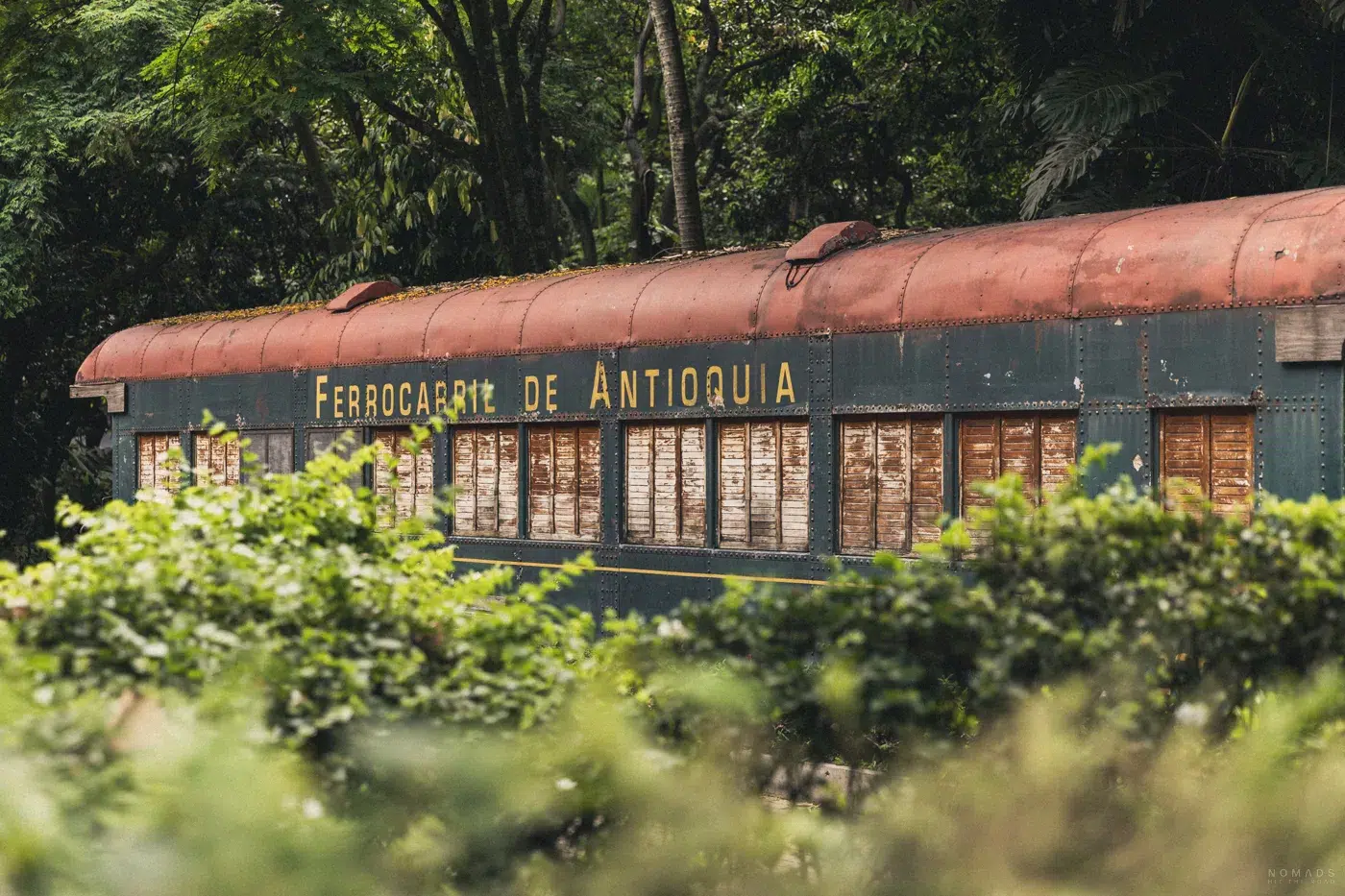 Historischer Eisenbahnwaggon Ferrocarril de Antioquia im Botanischen Garten Medellín
