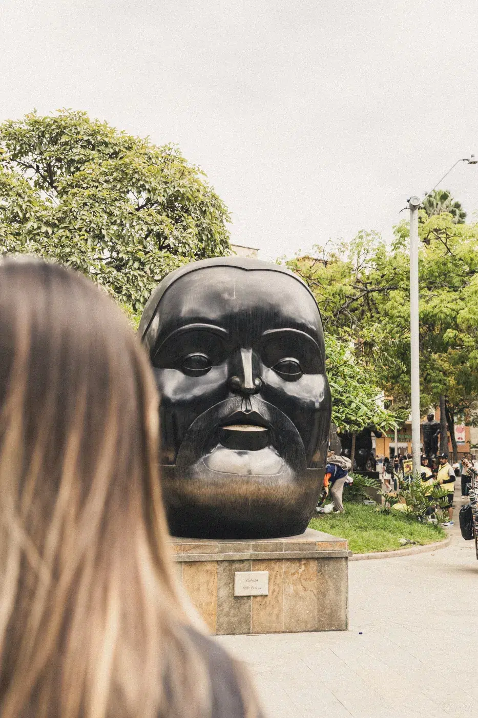 Skulptur Cabeza von Fernando Botero auf der Plaza Botero Medellín, Kolumbien