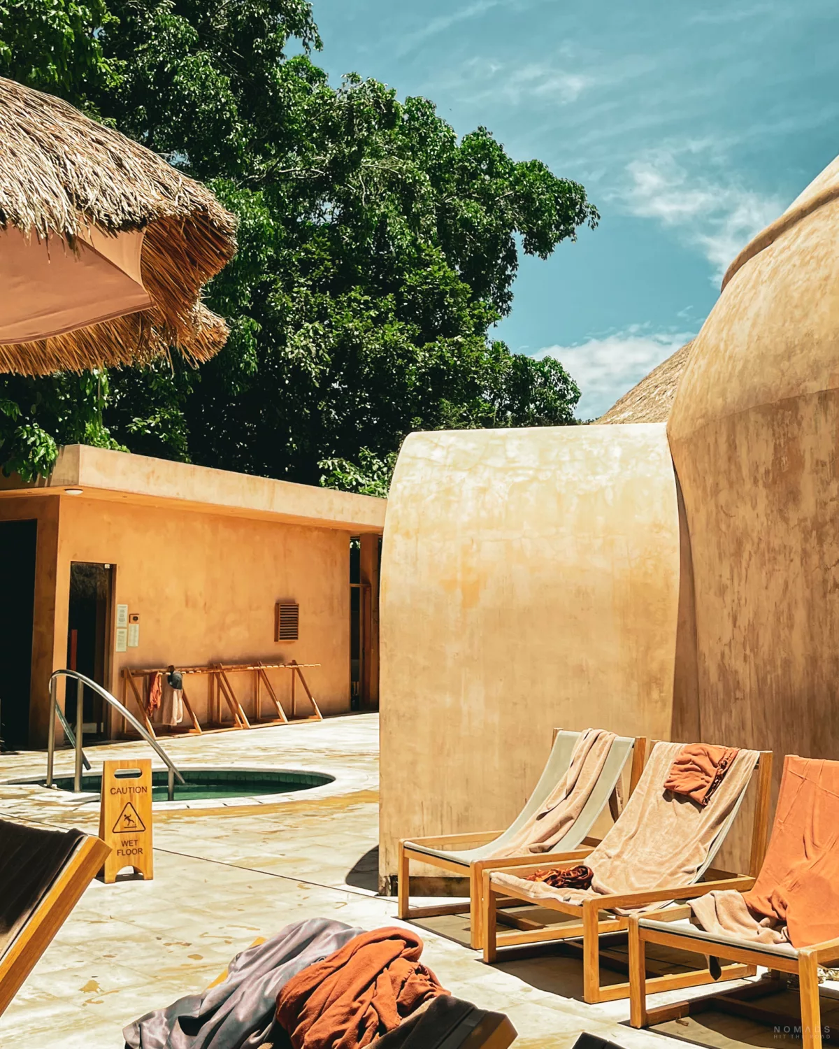 Spa Bereich, Cold Plunge und Liegen im Lumeira Wellness