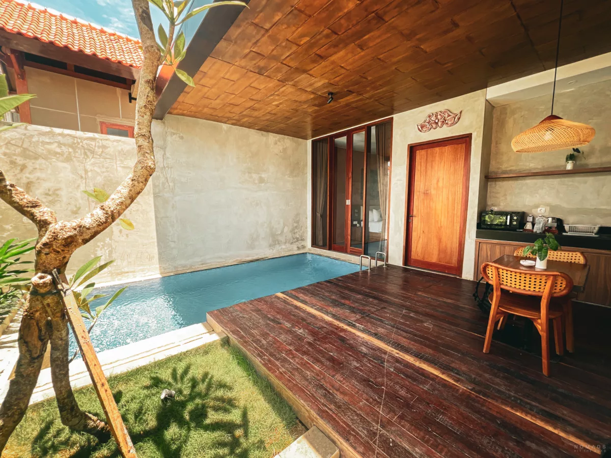 Pool und Außenbereich der ME Villas Pererenan