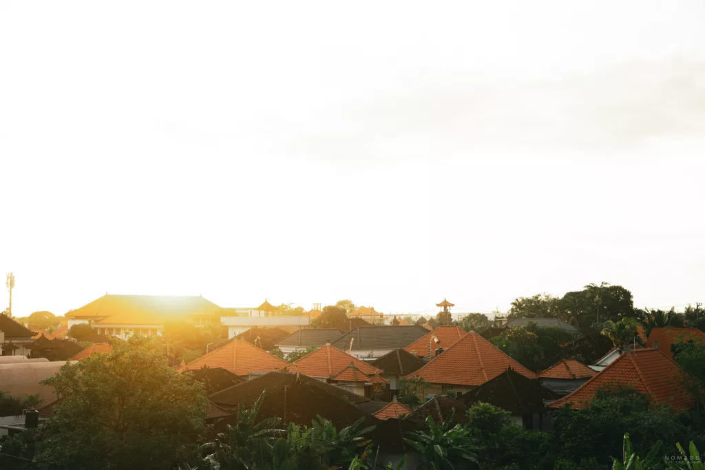 Bali Reisezeit Sonnenunntergang Bali Reisezeit: Warum die Regenzeit oft unterschätzt wird