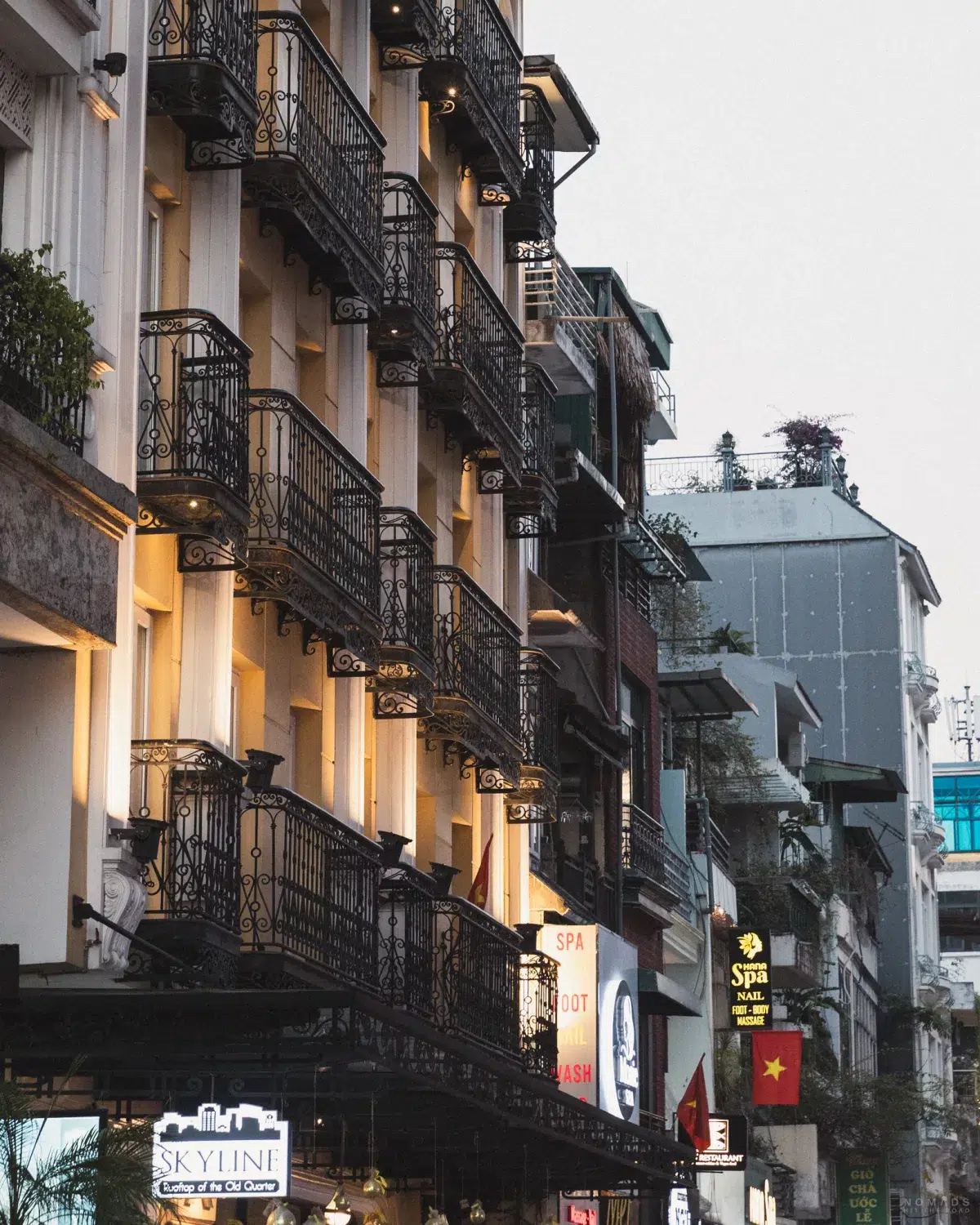Angeleuchtetes Gebäude in Hanoi