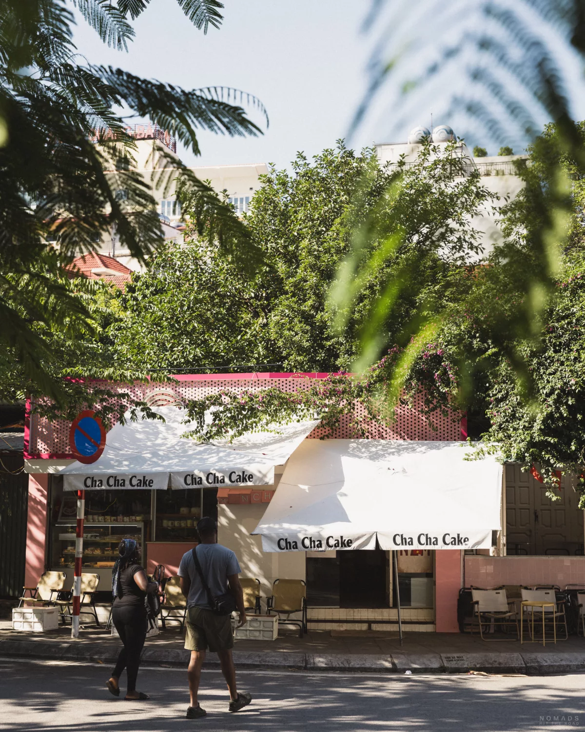Café Cha Cha Cake auf das zwei Menschen zugehen