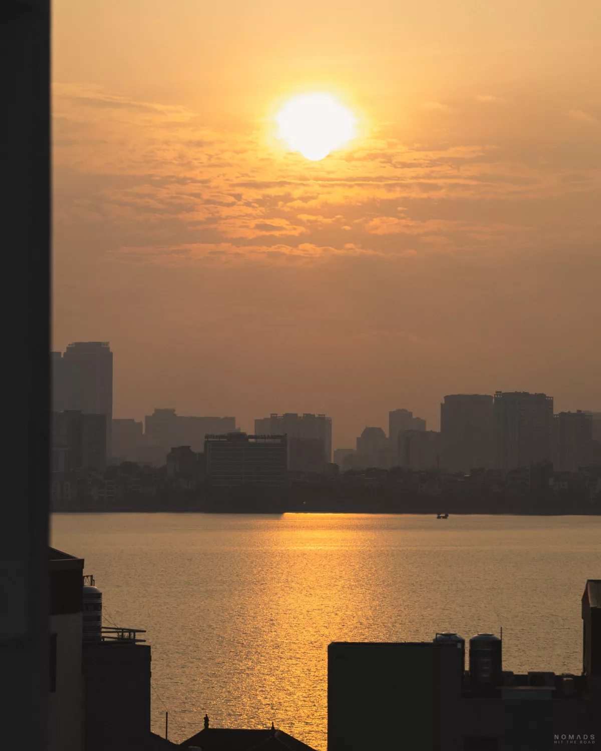 Sonnenuntergang am West Lake im Viertel Tay Ho in Hanoi