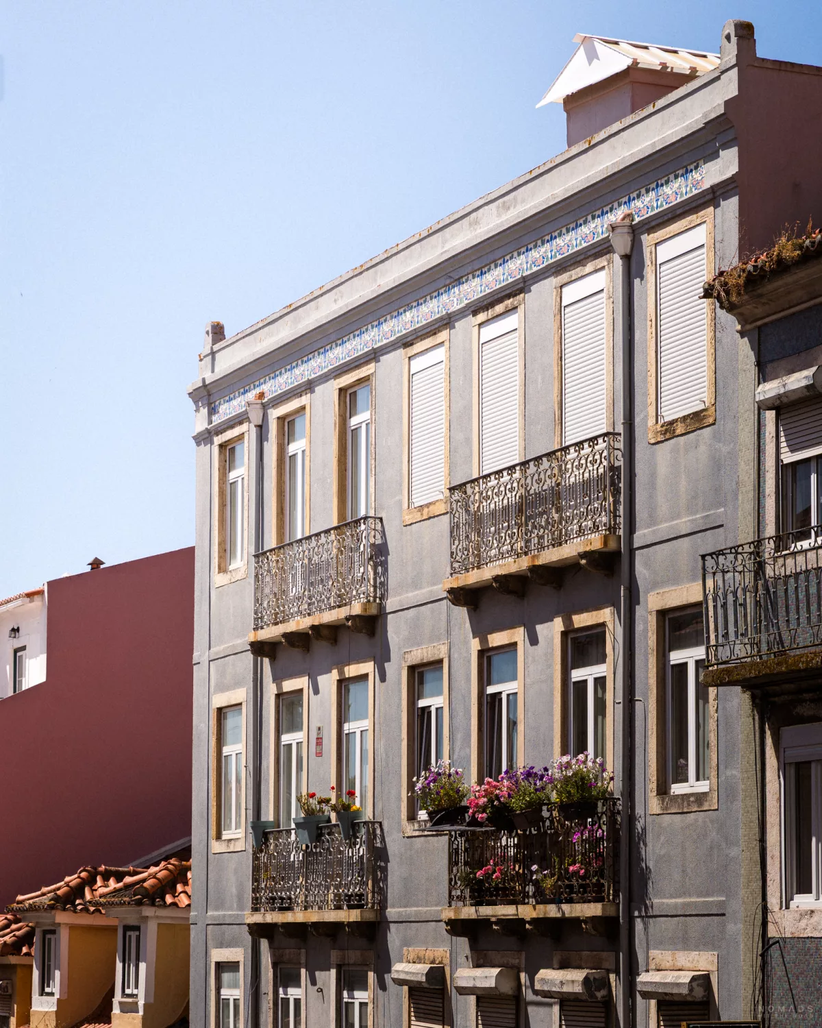 Blauer Häuserfassade