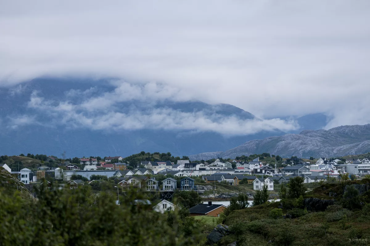 Blick auf das kleine Dorf Sommarøy