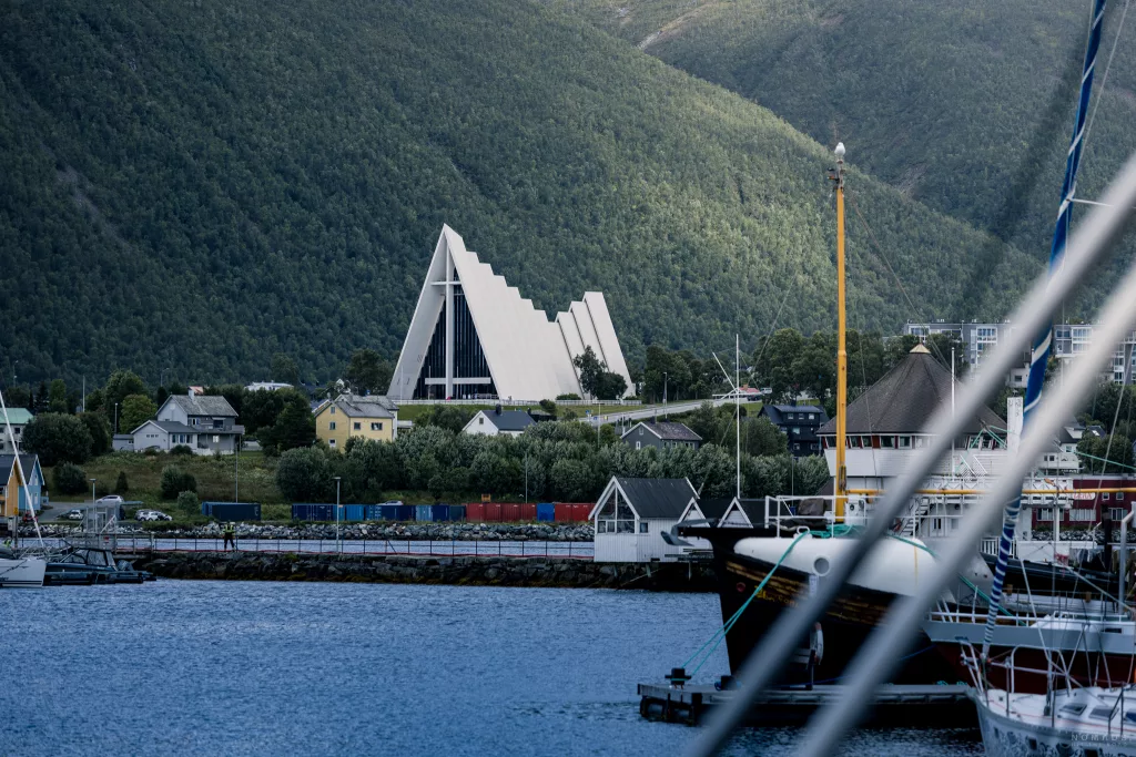 Norwegen Tromso Eismeerkathedrale 2 Tromsø im Sommer: Warum wir das nächste Mal für die Nordlichter kommen