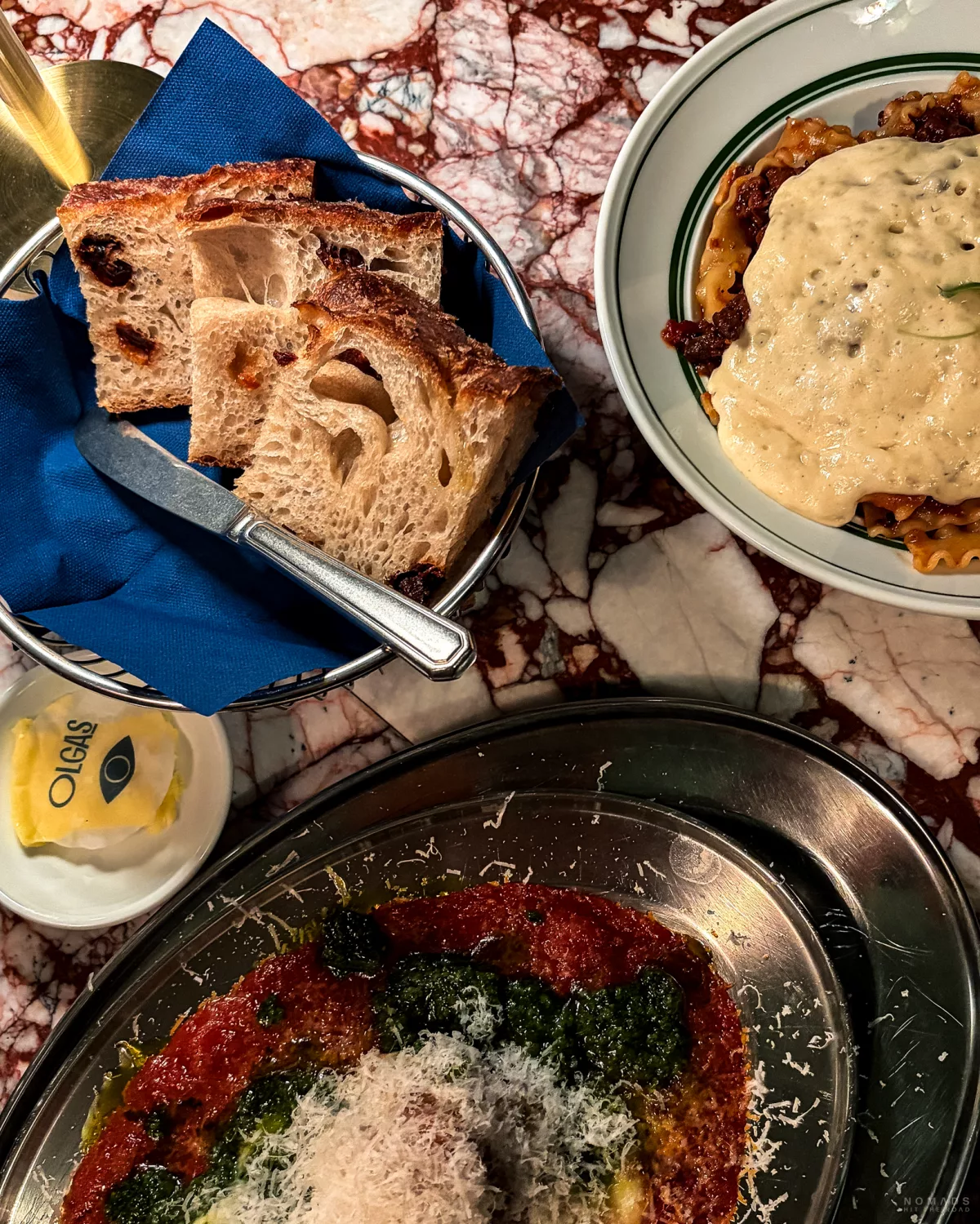 Brot und diverse Pastagerichte bei Olgas