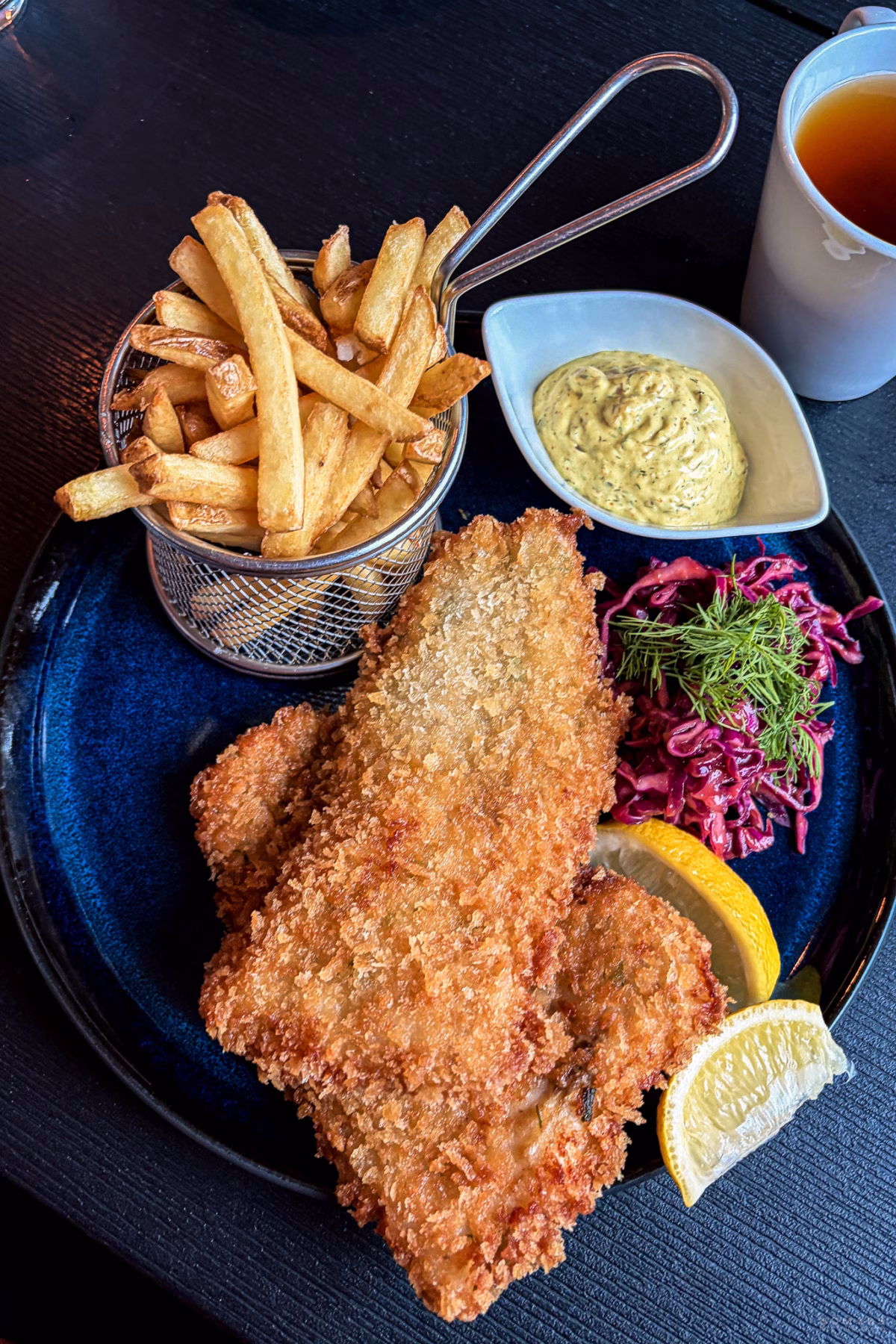Fish & Chips und Tee im The Fat Cod