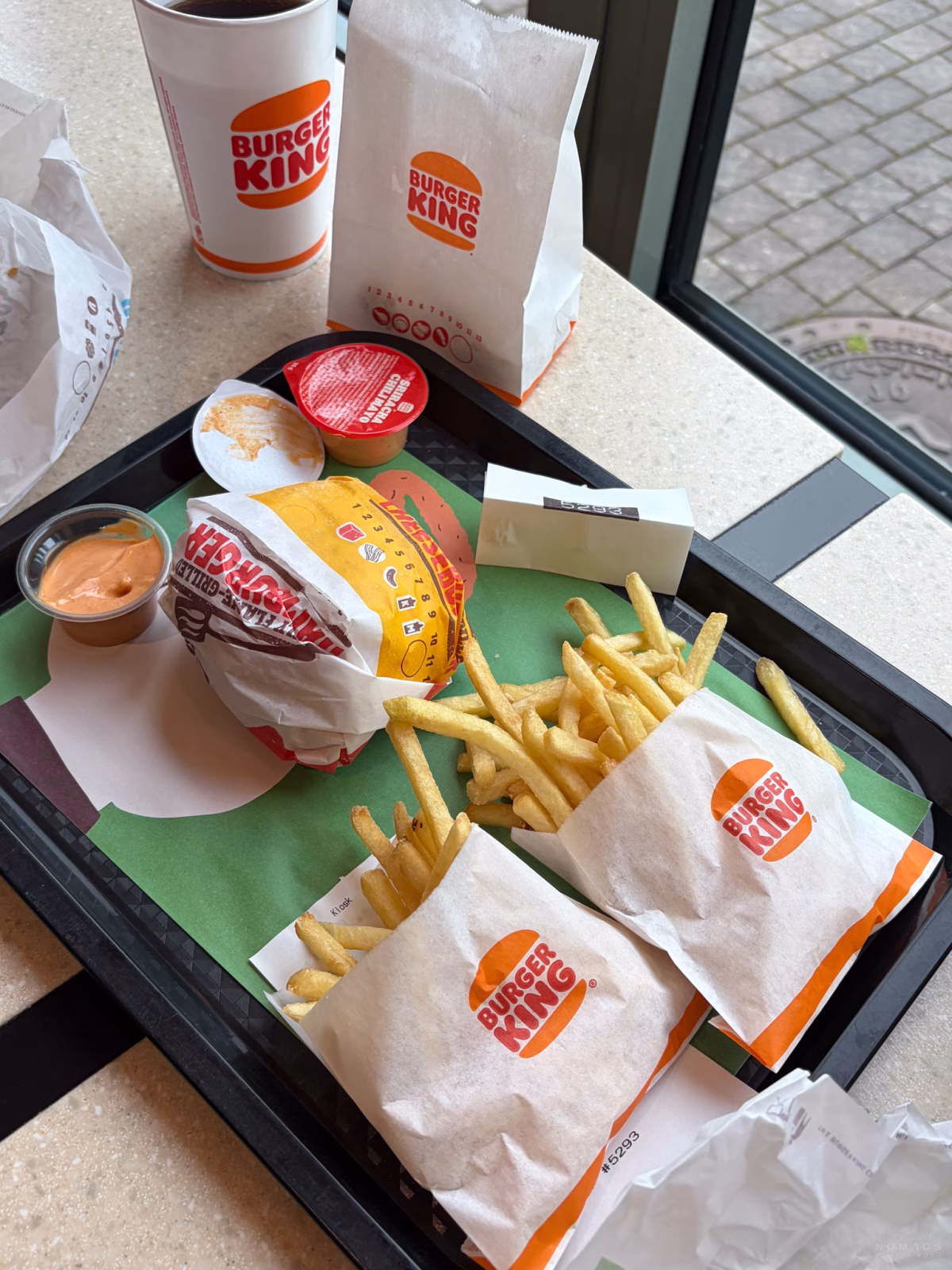 Burger King Menu zum Kosten sparen in Norwegen mit Pommen, Burger und Getränk